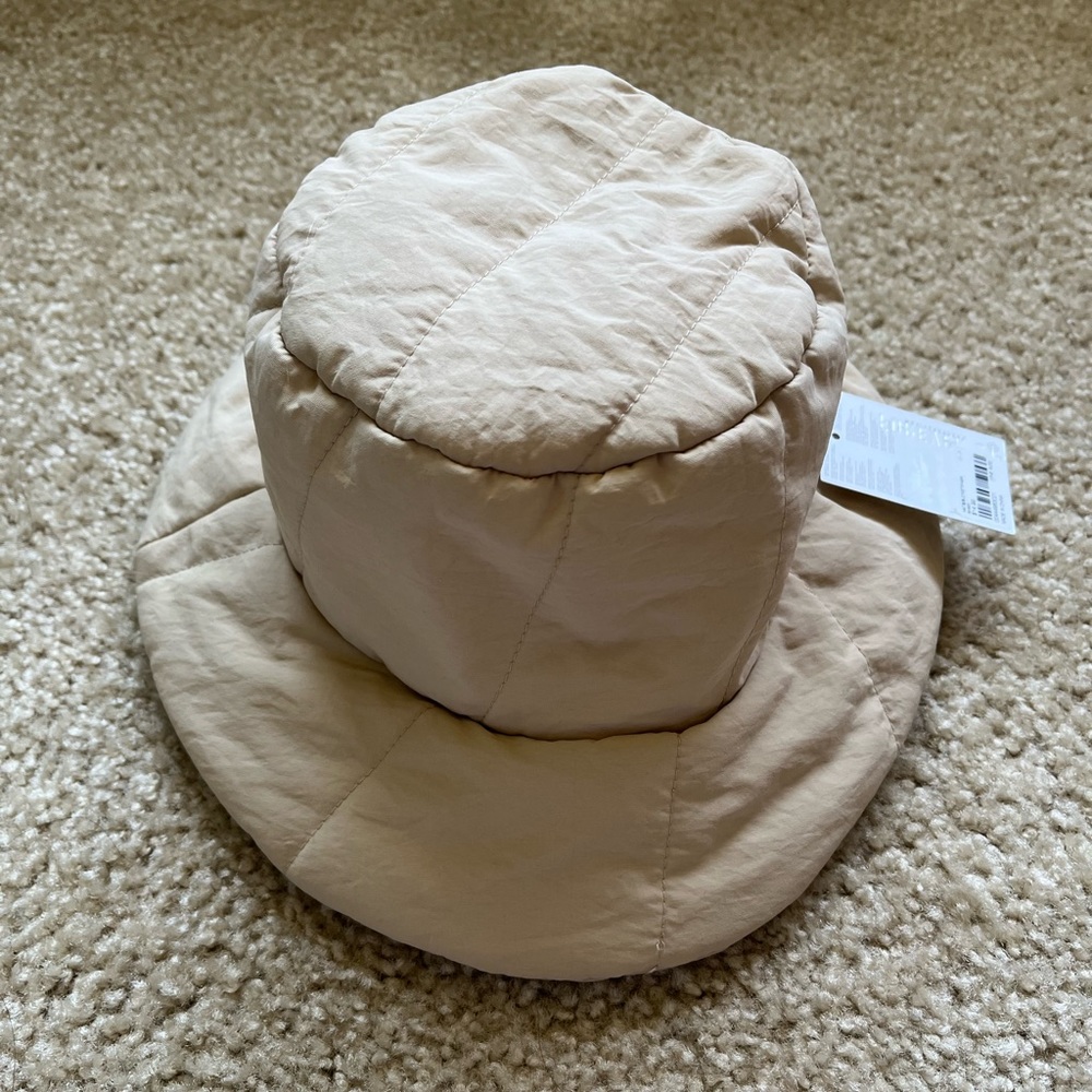 Brand new- Forever 21 - puffer bucket hat - beige